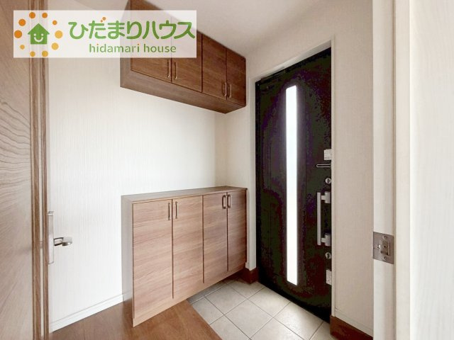 【玄関】 | 結城市大字山川新宿　中古戸建 | 丁度良い靴箱のサイズ♪これだけあれば家族全員の靴がしまえてスッキリ(^O^)