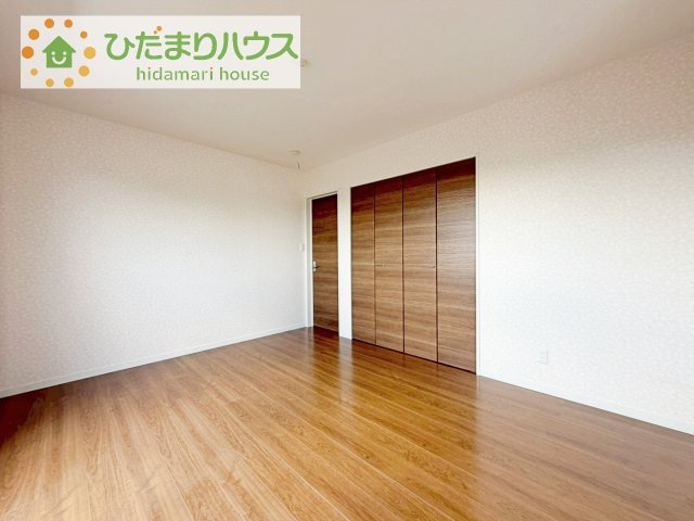 【寝室】 | 結城市大字山川新宿　中古戸建 | 広めの主寝室は、ベッドの他にもパソコンデスクやドレッサーなども置けちゃいます(*^-^*)