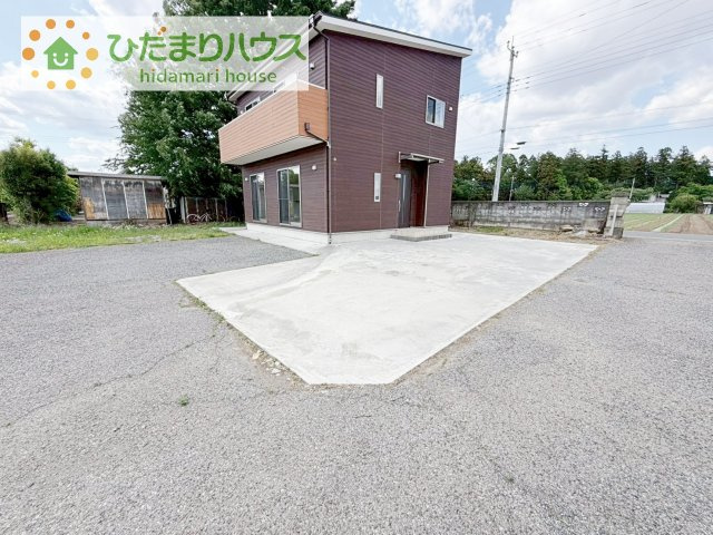 【駐車場】 | 結城市大字山川新宿　中古戸建 | ゆったりとしたカースペースで、ファミリーカーや軽自動車もラクラク駐車出来ますね♪