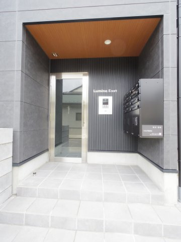 Ｌｕｍｉｎａ　Ｅａｓｔのエントランス
