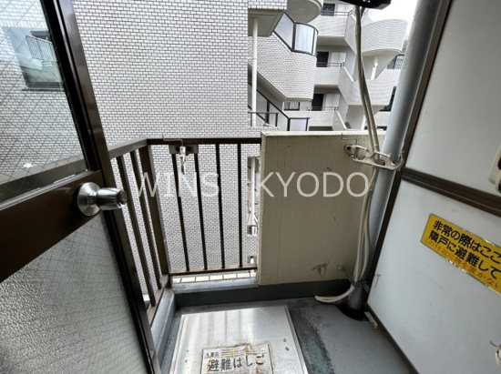 世田谷区経堂１丁目の賃貸マンションのバルコニー