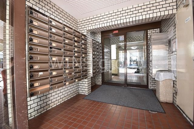 世田谷区経堂１丁目の賃貸マンションのエントランス