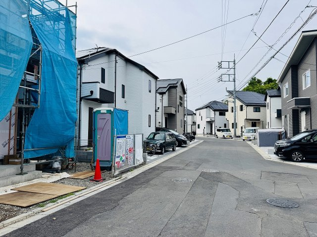 八王子市　石川町　新築一戸建て　７期の前面道路含む現地写真|～6ｍ道路に面しています～
