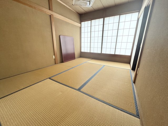 立地が良くすぐにそのまま住めるオシャレな間取り♪屋根裏部屋付き♪熊谷市肥塚の和室