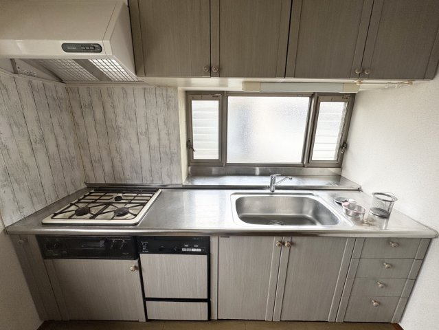 立地が良くすぐにそのまま住めるオシャレな間取り♪屋根裏部屋付き♪熊谷市肥塚のキッチン