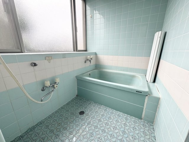 立地が良くすぐにそのまま住めるオシャレな間取り♪屋根裏部屋付き♪熊谷市肥塚の浴室