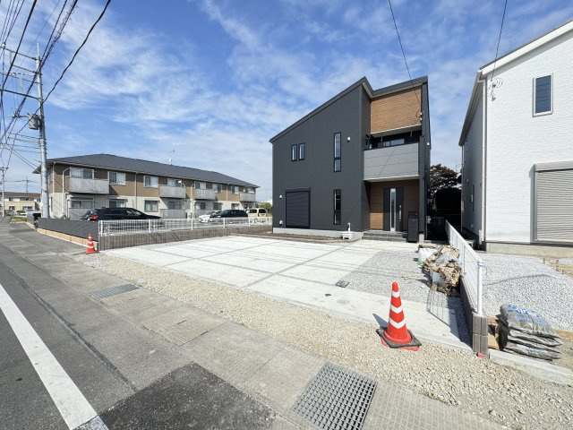 新築　前橋市幸塚町第２　Livele Garden.S　1号棟の駐車場|現地写真　駐車スペースは並列3台分可能です！
