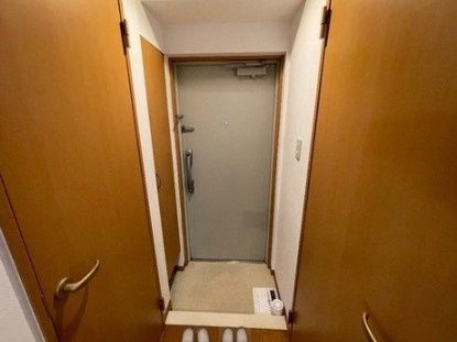 ルミエール岸町の玄関