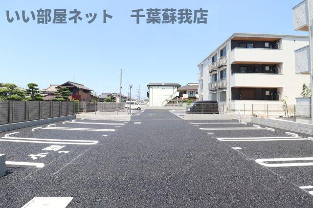 D-ROOM君塚ⅠBの駐車場|駐車場に車を止められます