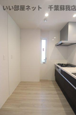 D-ROOM君塚ⅠBのキッチン|コンパクトなキッチンで掃除もラクラク