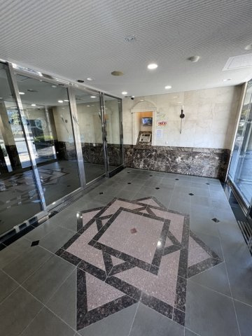 横浜市神奈川区東神奈川２丁目の賃貸マンションのエントランス|おしゃれなエントランス♪