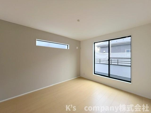藤沢市辻堂太平台2丁目　新築戸建　1号棟の寝室|洋室7帖◇バルコニーに行き来できるお部屋で主寝室におすすめです◇
