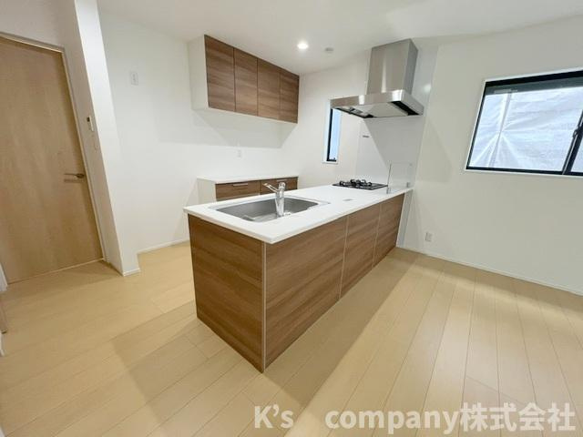 藤沢市辻堂太平台2丁目　新築戸建　1号棟のキッチン|自然とご家族が集まるカウンタ―キッチン☆