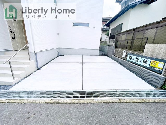 牛久市南7丁目　新築戸建の駐車場