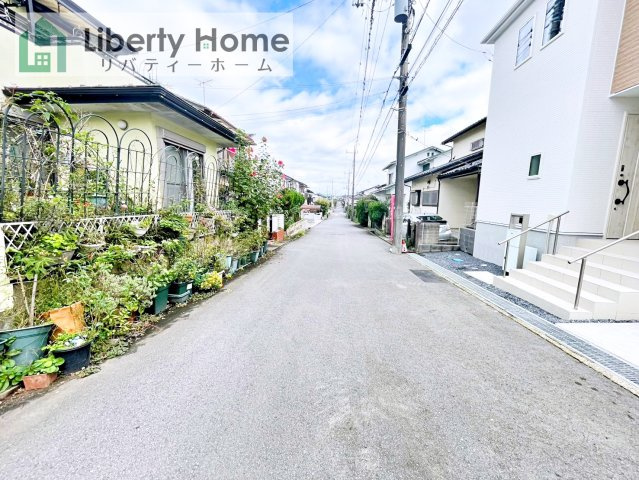 牛久市南7丁目　新築戸建の前面道路含む現地写真