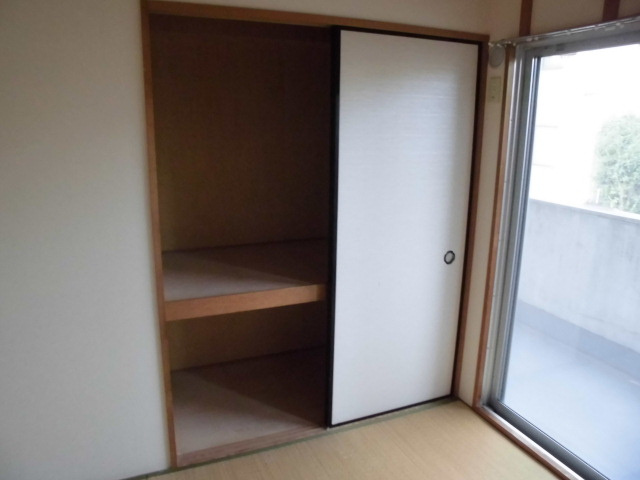 エレガンス穂積５号館の収納