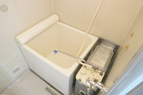 【浴室】 | ポニー海神 | カチャカチャ回して点火させてます昔ながらの追い焚き