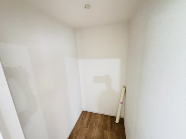 松戸市八ヶ崎３丁目新築戸建【八ヶ崎第二小学校:9分】の収納|1F4.5帖洋室スペース・ウォークインクローゼット