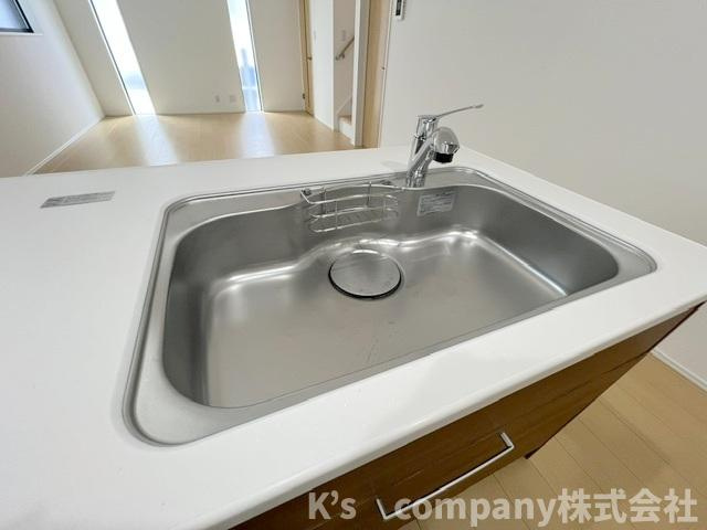 藤沢市辻堂太平台2丁目　新築戸建　3号棟のキッチン|耐久性に優れたステンレス素材のシンク◇