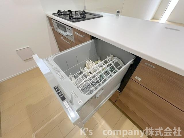 藤沢市辻堂太平台2丁目　新築戸建　3号棟のキッチン|家事の負担を軽減してくれ食器洗い乾燥機付き☆