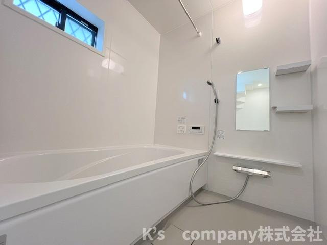 藤沢市辻堂太平台2丁目　新築戸建　3号棟の浴室|白を基調とした清潔感のある浴室スペース◇