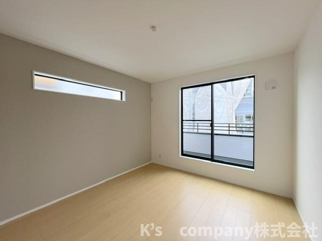 藤沢市辻堂太平台2丁目　新築戸建　3号棟の寝室|洋室7帖◇アクセントクロスが奥行きを感じさせてくれ空間に広がりがあります◇
