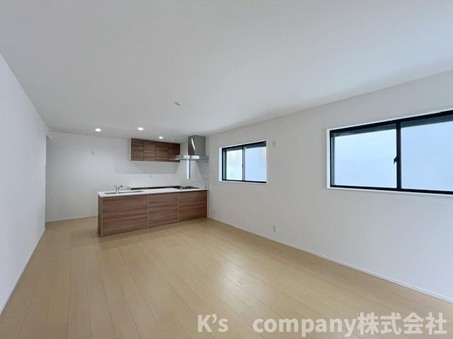 藤沢市辻堂太平台2丁目　新築戸建　3号棟の居間・リビング|リビングスペース18帖◇ゆったりとした広さ♪