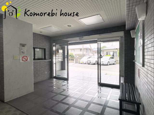 サンハイツ蓮田のエントランス