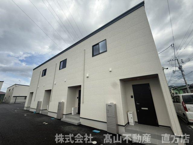 直方市大字感田のアパートの外観