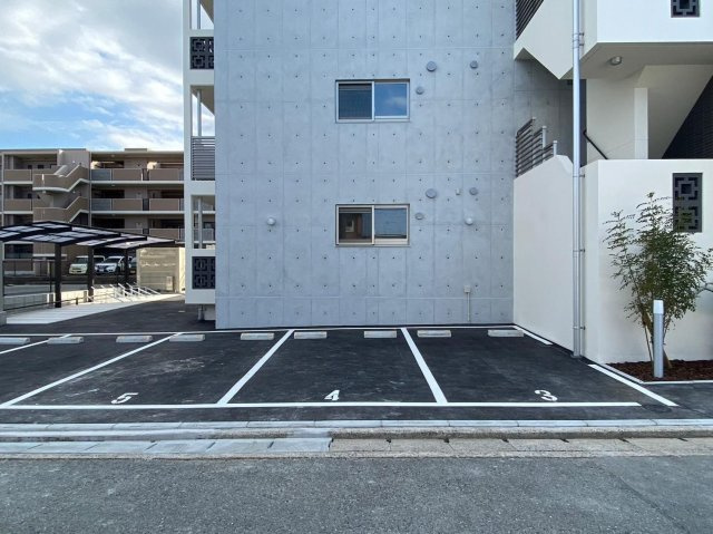 東油山TERRACEの駐車場