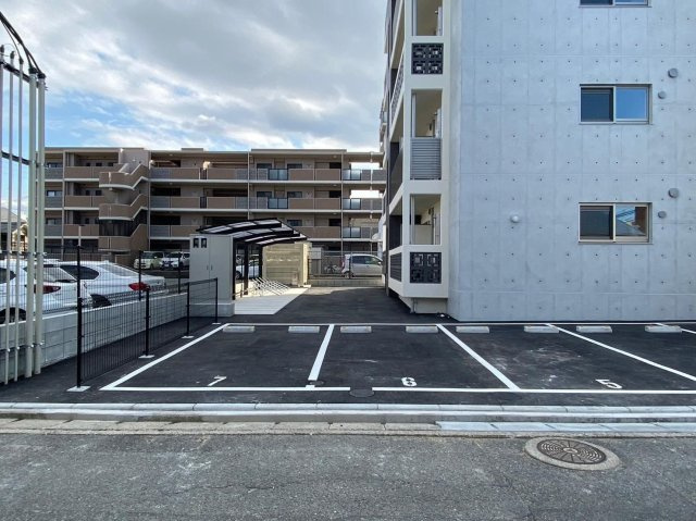 東油山TERRACEの駐車場