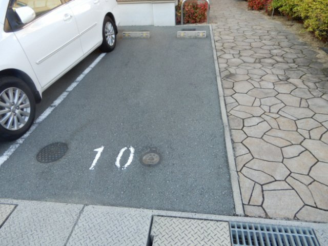 アグレアーブルの駐車場
