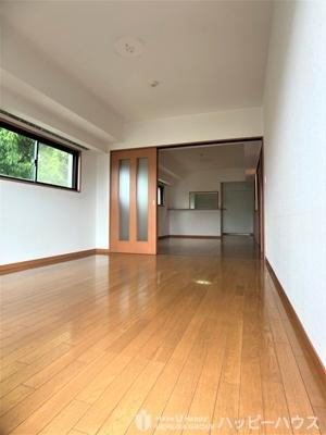 福岡市南区平和１丁目の賃貸マンションの居間・リビング