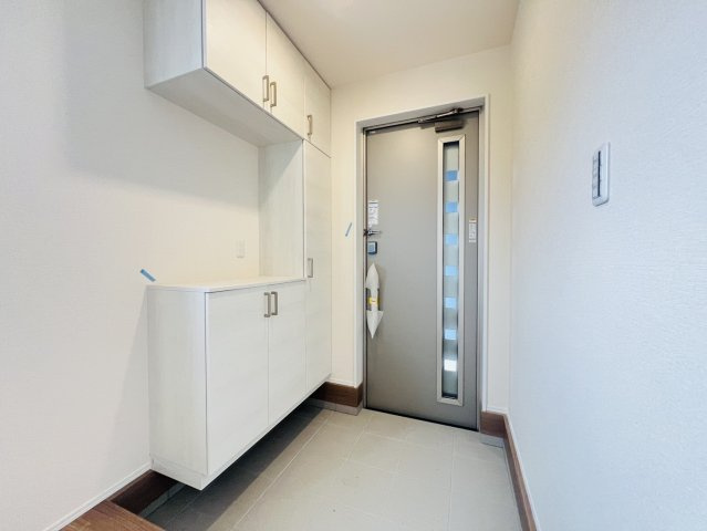 碧南市天神町1丁目15番　『仲介手数料無料』新築一戸建て・建売の玄関