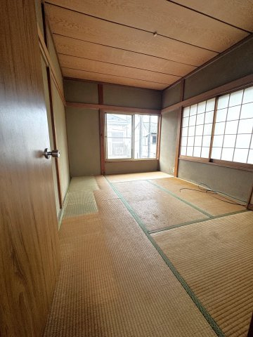 千葉県船橋市丸山2丁目 中古戸建 ～大型屋根付きバルコニーのある家〜の和室|2階にある使い勝手の良い6.0帖の和室です。客間としてはもちろん、お布団を敷いて寝室にするのにもぴっ