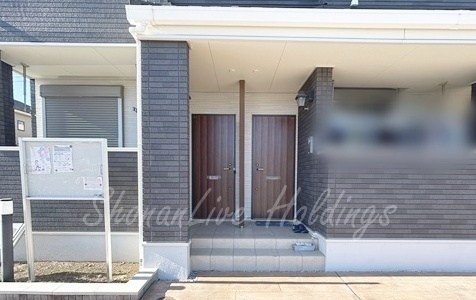 茅ヶ崎市室田２丁目のアパートのエントランス