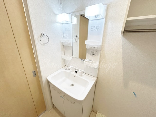 茅ヶ崎市室田２丁目のアパートの洗面所