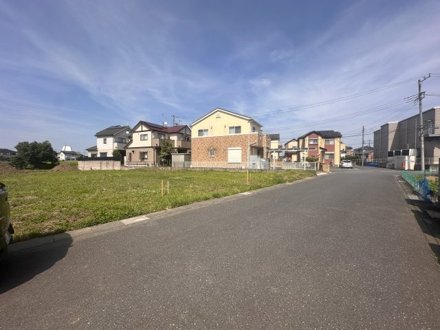 ワイウッドコート加須市久下第7期の前面道路含む現地写真|【久下第7期　現地外観】
※令和7年7月時点