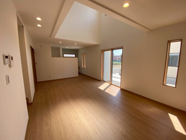 ワイウッドコート加須市久下第7期の居間・リビング|こちらの居間で趣味の時間をお楽しみください