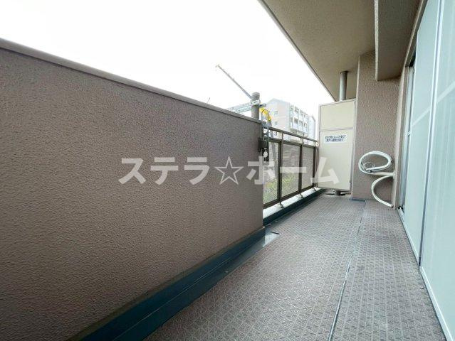 シャトー三愛のバルコニー|暖かな日差しのふりそそぐバルコニー