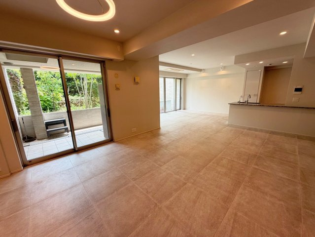 プラウド芦屋平田町の居間・リビング