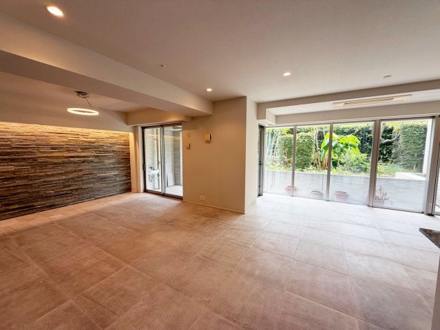 プラウド芦屋平田町の居間・リビング