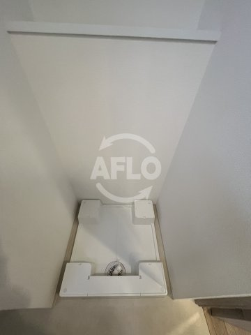 スプランディッド新大阪VIのトイレ|スプランディッド新大阪VI　洗濯パン