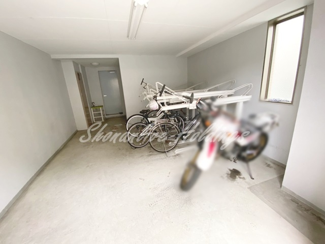 フレイム　テラスのその他共用部分|屋根付き駐輪場