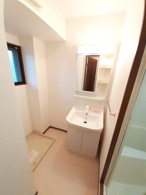上田マンションの独立洗面台|洗面所