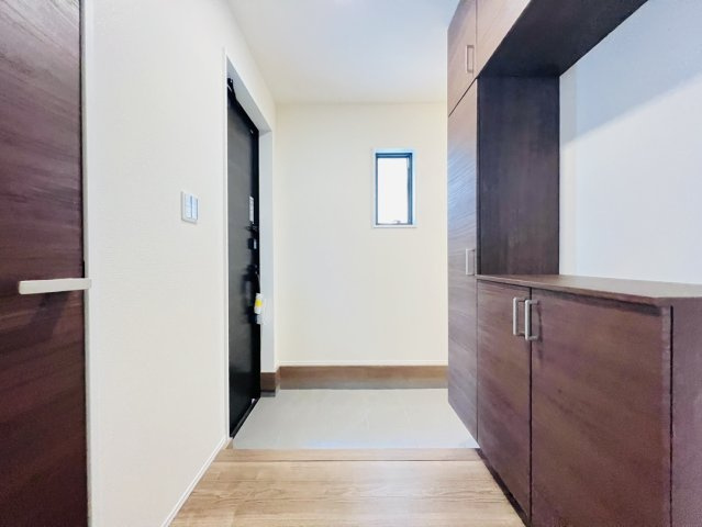 碧南市川端町一丁目18番１『仲介手数料無料』新築一戸建て・建売の玄関