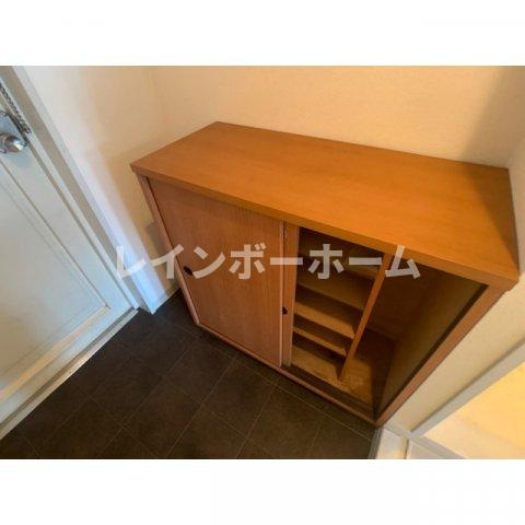 三ツ和マンションの玄関