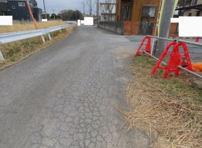 鶴ヶ島市藤金新築戸建の前面道路含む現地写真
