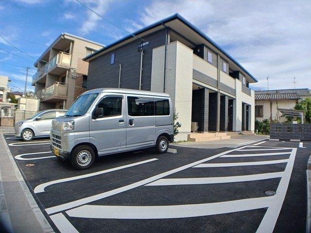 ルタン　ラシックの駐車場