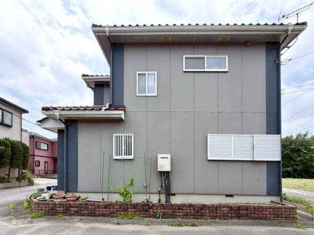 【中古戸建】本庄市都島の外観|■外観｜土日のご見学はもちろん、平日・夜間のご案内も大歓迎です♪「今から見たい」や「仕事終わりに見たい」にもご対応できますのでお気軽にお問い合わせください♪